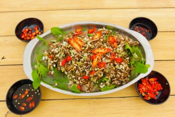 Bò xào kiến vàng lá chha ca dao: Món ăn tí hon, hương vị khổng lồ