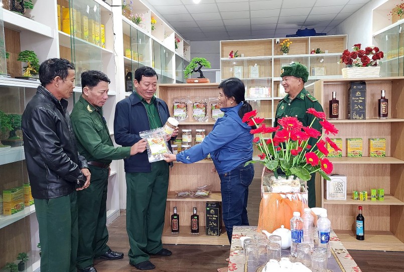 Quảng bá thương hiệu khoai deo Lâm Hường - Ảnh: T.L