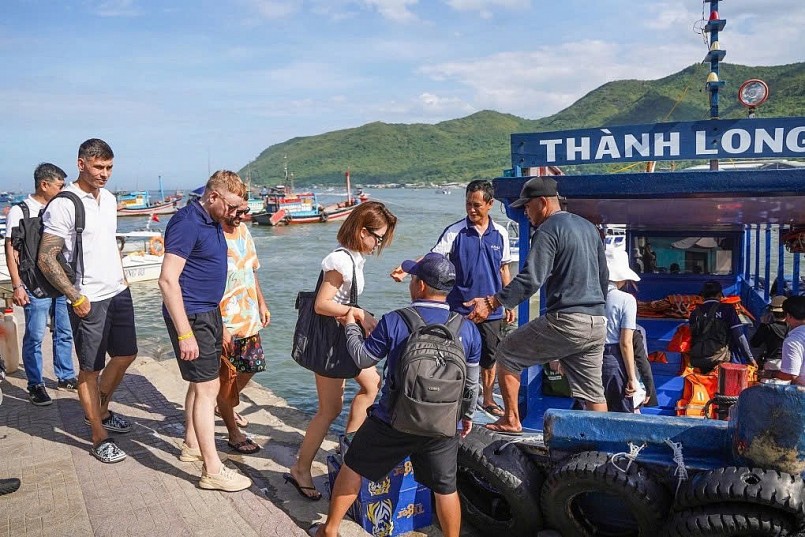 Khách quốc tế tăng trưởng tích cực, du lịch Việt Nam lập kỷ lục mới Khách quốc tế tăng trưởng tích cực, du lịch Việt Nam lập kỷ lục mới