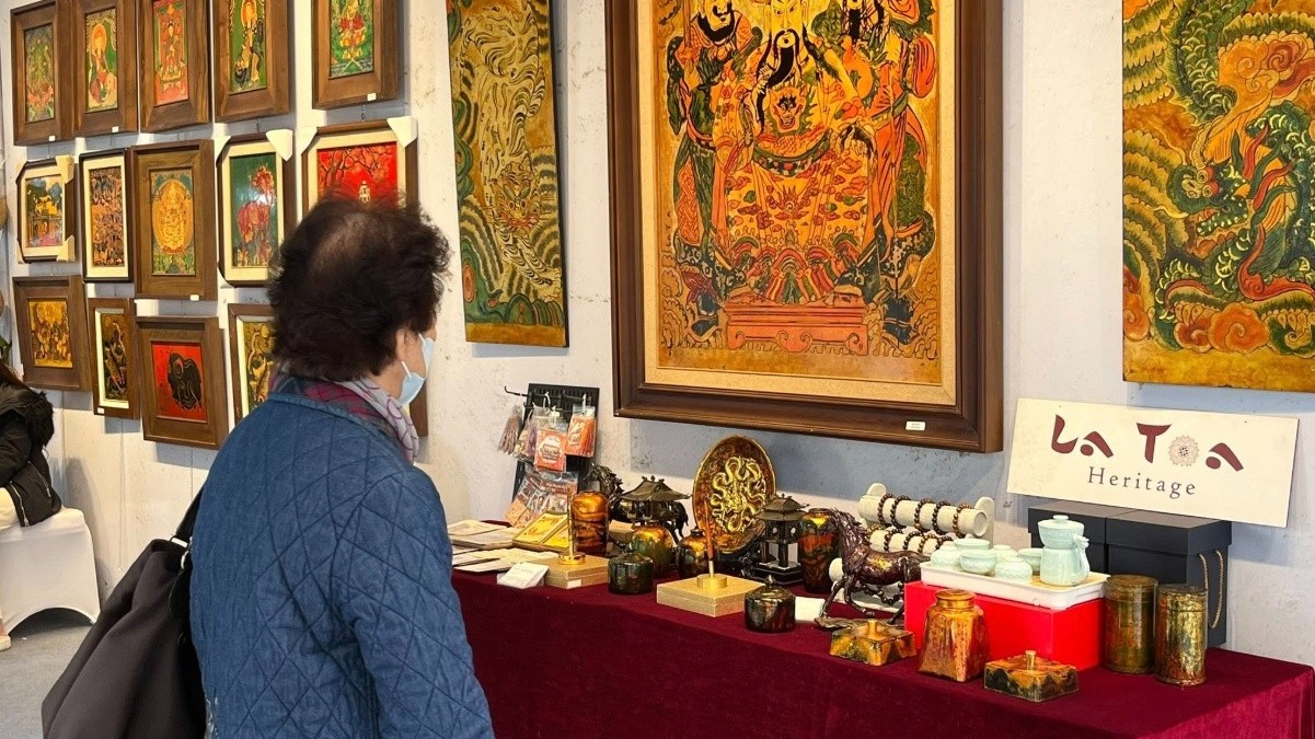 Nghệ thuật thếp lá kim loại tạo dấu ấn tại Festival Thu Hà Nội 2025