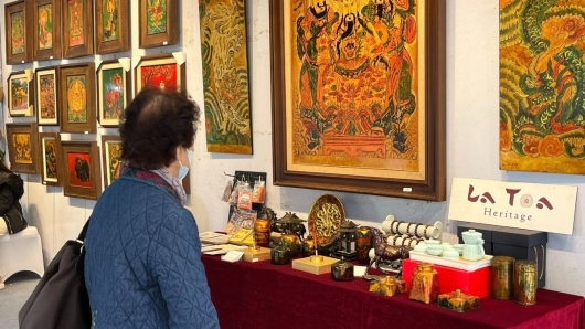 Nghệ thuật thếp lá kim loại tạo dấu ấn tại Festival Thu Hà Nội 2025