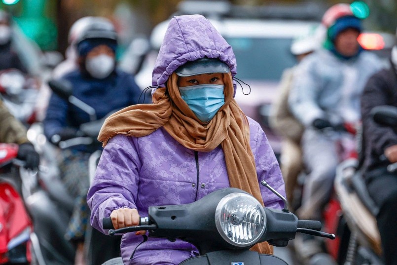 Diễn biến thời tiết sẽ thay đổi chóng mặt bắt đầu từ đêm 12/12. Một đợt không khí lạnh (gió mùa đông bắc) mạnh sẽ di chuyển xuống phía Bắc nước ta Diễn biến thời tiết sẽ thay đổi chóng mặt bắt đầu từ đêm 12/12. Một đợt không khí lạnh (gió mùa đông bắc) mạnh sẽ di chuyển xuống phía Bắc nước ta