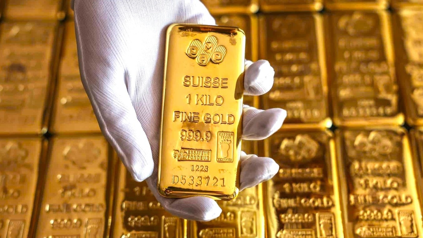 Vàng thế giới lập đỉnh 4.279 USD, giá trong nước "ngược chiều"