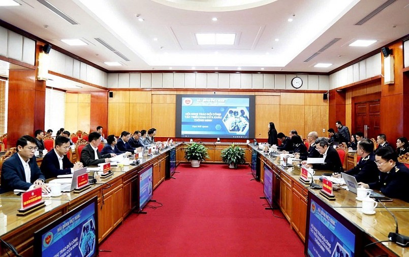 Toàn cảnh buổi làm việc.