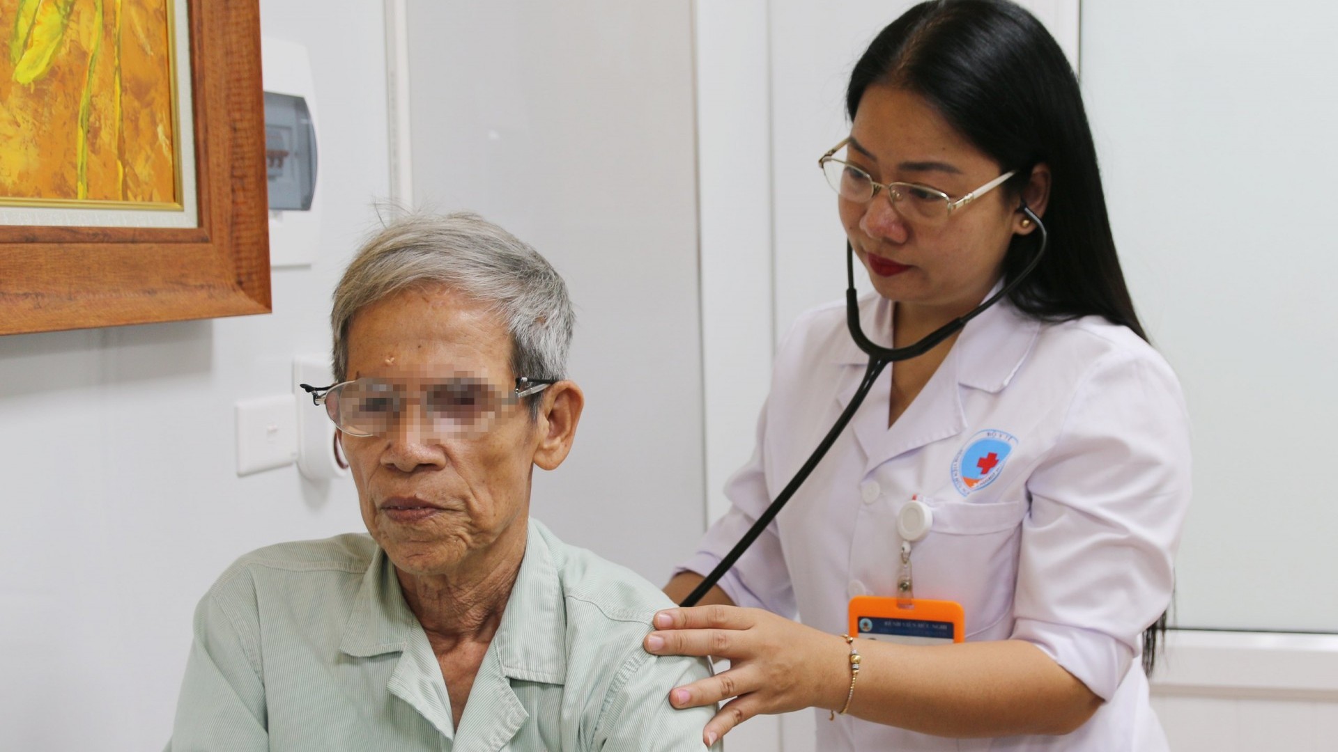 Người từ 75 tuổi hưởng trợ cấp hưu trí được thanh toán 100% chi phí khám chữa bệnh