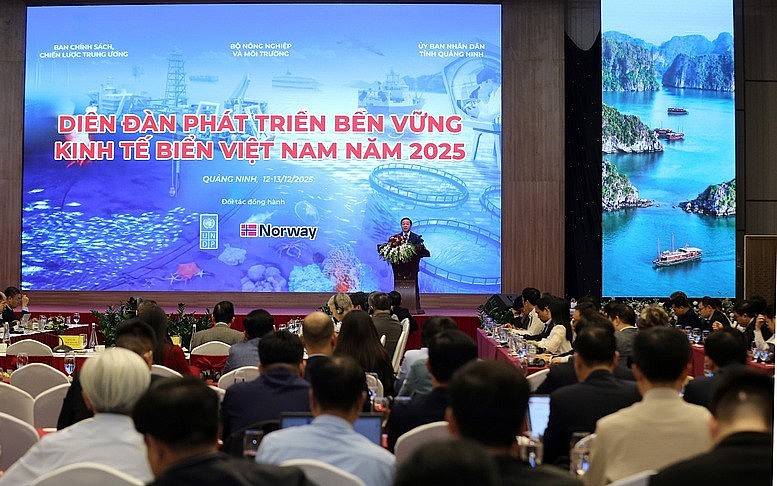 Kinh tế biển xanh Việt Nam: Tư duy tiên phong và yêu cầu hoàn thiện chính sách Kinh tế biển xanh Việt Nam: Tư duy tiên phong và yêu cầu hoàn thiện chính sách