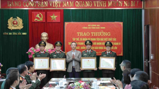 Triệt phá đường dây sách giả quy mô 9 tỷ đồng: Nhà xuất bản Giáo dục Việt Nam khen thưởng công an tỉnh Bắc Ninh