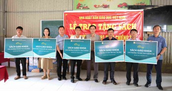 Nhà xuất bản Giáo dục Việt Nam dành gói hỗ trợ 20 tỷ đồng cho học sinh vùng bão lũ