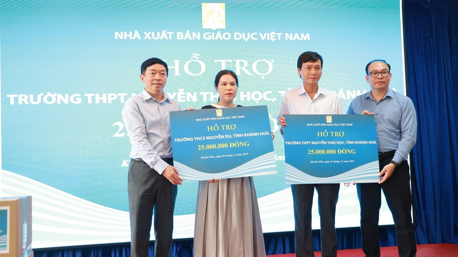 Nhà xuất bản Giáo dục Việt Nam hỗ trợ khẩn cấp 172.000 bản sách giáo khoa cho học sinh vùng lũ Khánh Hòa