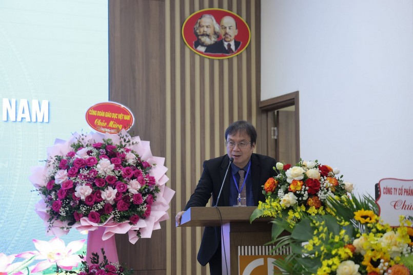 Đồng chí Nguyễn Tiến Thanh – Bí thư Đảng ủy, Chủ tịch HĐTV, Tổng Giám đốc NXBGDVN phát biểu chỉ đạo tại Đại hội