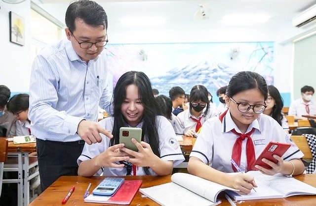 Cấm điện thoại trong trường học: Vì sao nhiều quốc gia lựa chọn siết chặt quản lý thiết bị số? Cấm điện thoại trong trường học: Vì sao nhiều quốc gia lựa chọn siết chặt quản lý thiết bị số?