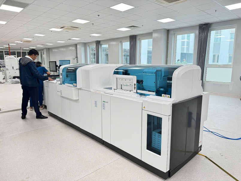 Hệ thống máy móc, thiết bị y tế hiện đại tại Bệnh viện Bạch Mai cơ sở 2. Hệ thống máy móc, thiết bị y tế hiện đại tại Bệnh viện Bạch Mai cơ sở 2.