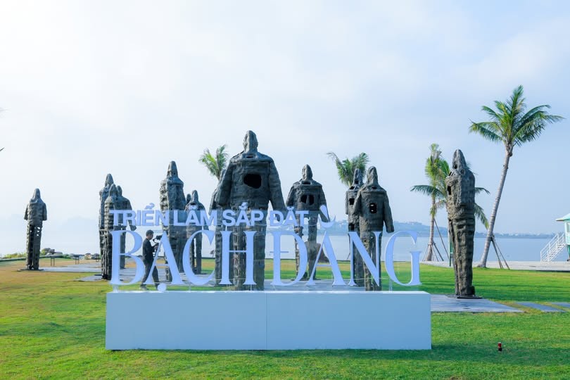 Triển lãm sắp đặt điêu khắc lấy cảm hứng từ chiến thắng Bạch Đằng.