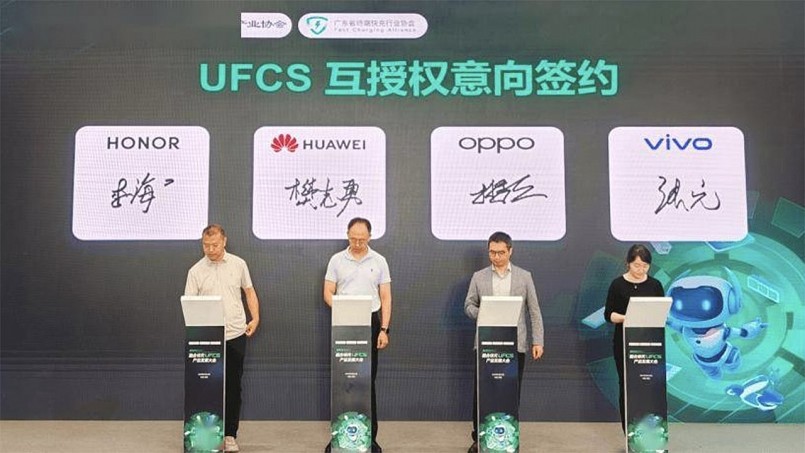 Bốn Pin smartphone ngày càng lớn: Bài toán chọn sạc chuẩn vẫn làm khó người dùng