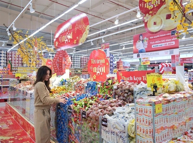 Quầy hàng tết đã được bày bán sớm tại siêu thị Go! Thanh Hóa. Ảnh Chi Phạm