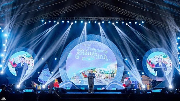 Âm nhạc kết nối cộng đồng trong đêm Giáng sinh ở ROX Living Aquamarine Diễn Châu