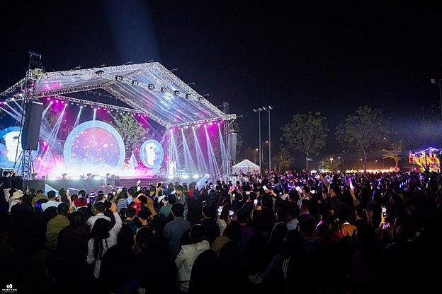 Âm nhạc kết nối cộng đồng trong đêm Giáng sinh ở ROX Living Aquamarine Diễn Châu