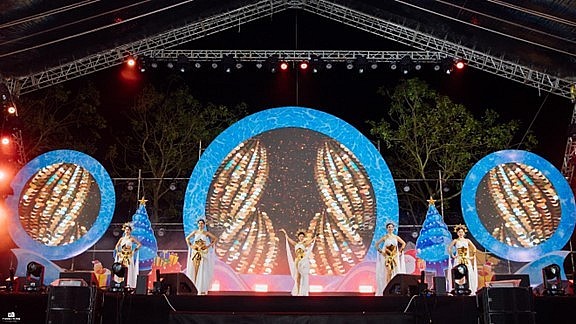 Âm nhạc kết nối cộng đồng trong đêm Giáng sinh ở ROX Living Aquamarine Diễn Châu