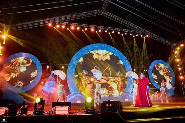 Âm nhạc kết nối cộng đồng trong đêm Giáng sinh ở ROX Living Aquamarine Diễn Châu