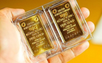 Giá vàng hôm nay 24/12: Thế giới vượt 4.500 USD, SJC sát 160 triệu