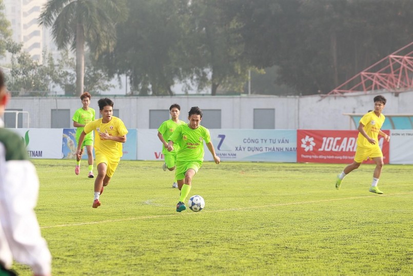 Number 1 cùng học sinh Thủ đô khẳng định tài năng trên sân cỏ học đường