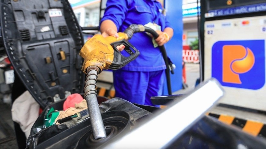 Giá xăng RON 95 về mốc 19.000 đồng/lít, chốt lộ trình bán xăng E10 từ năm 2026