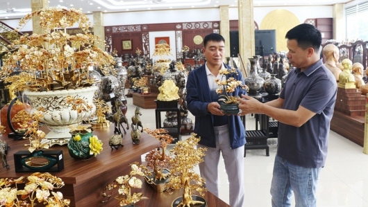 Làng đúc đồng Đại Bái "đỏ lửa" xuyên đêm, tất bật chạy đua cùng đơn hàng Tết