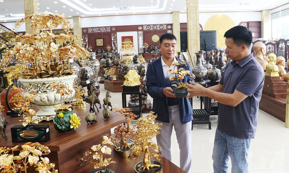 Làng Đại Bái được biết đến là cái nôi của nghề đúc đồng vùng Bắc Bộ với bề dày lịch sử 1.000 năm. Làng Đại Bái được biết đến là cái nôi của nghề đúc đồng vùng Bắc Bộ với bề dày lịch sử 1.000 năm.