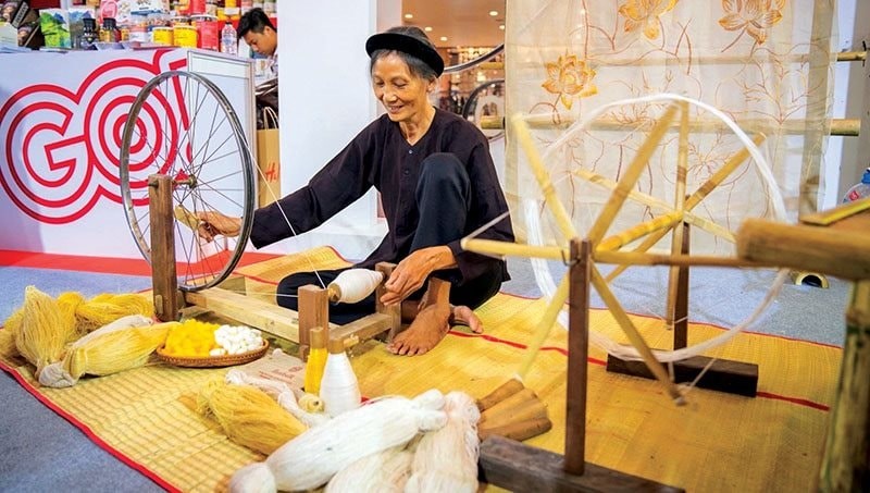 Từ lụa thủ công đến chuỗi cung ứng xanh: Dệt may Việt nâng chuẩn để đi xa