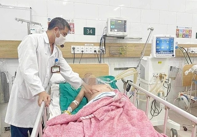 ụ ngộ độc rượu nghiêm trọng xảy ra tại P.Tứ Minh (Hải Phòng) khiến 7 người bị ngộ độc methanol, trong đó 1 người tử vong