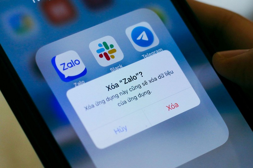 Hệ quả là một cuộc khủng hoảng truyền thông đã nổ ra ngay trên các chợ ứng dụng. Zalo hứng chịu Làn sóng người dùng
