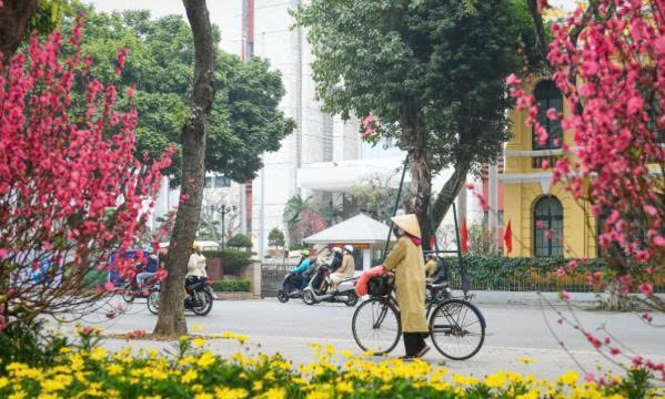 Hà Nội "khoác áo mới" rực rỡ đón chào Tết Dương lịch 2026
