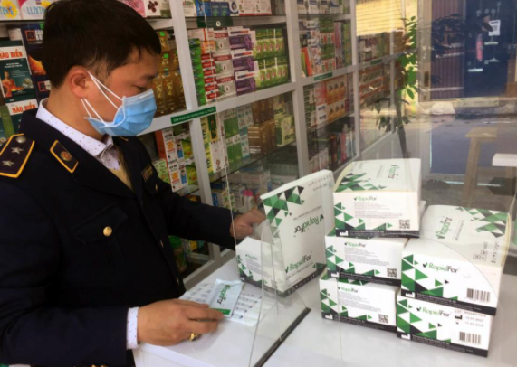QLTT Hà Nội kiểm tra nhà thuốc Big Family Pharmacy tại số 88 đường Phú Cường (quận Hà Đông)