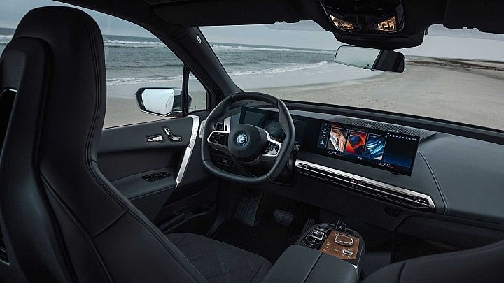 BMW iX M60 2023 chạy điện vừa ra mắt, 610 mã lực giá chỉ từ 105.100 USD