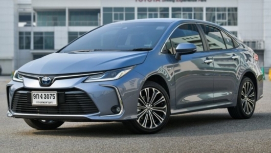 Ra mắt Toyota Corolla Altis 2022 - Bổ sung thêm phiên bản Hybrid