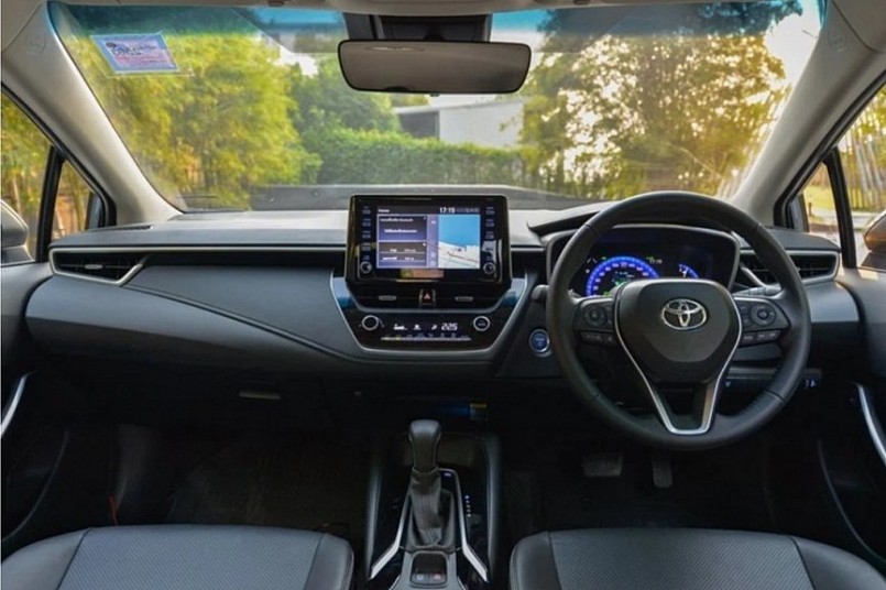 Ra mắt Toyota Corolla Altis 2022 - Bổ sung thêm phiên bản Hybrid