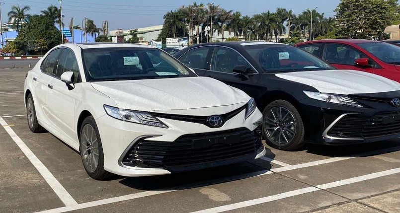 Toyota Camry 2022 đến khách hàng trong nước vào tháng 12/2021