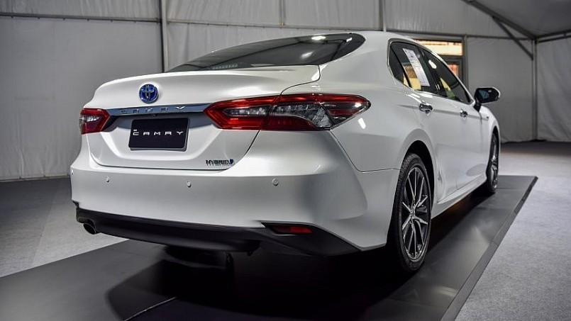 Toyota Camry 2022 đến khách hàng trong nước vào tháng 12/2021