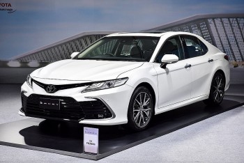 Toyota Camry 2022 đến khách hàng trong nước vào tháng 12/2021