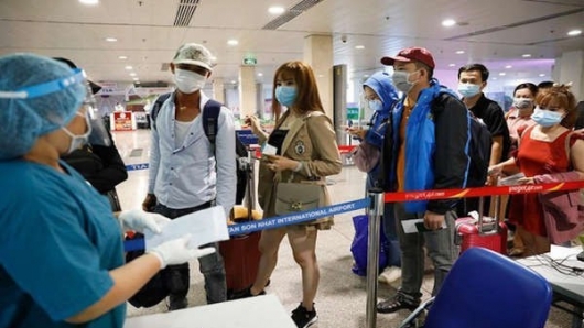 Việt Nam tạm dừng xét nghiệm virus SARS-CoV-2 cho du khách trước khi nhập cảnh