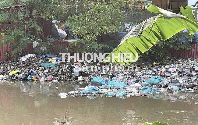 Thôn Xà Cầu (Ứng Hòa): Người dân “đeo khẩu trang” đi ngủ vì ô nhiễm môi trường trầm trọng