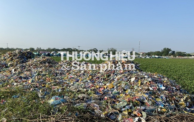 Thôn Xà Cầu (Ứng Hòa): Người dân “đeo khẩu trang” đi ngủ vì ô nhiễm môi trường trầm trọng