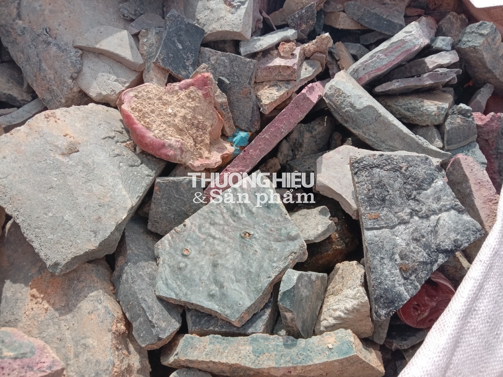 Công an tỉnh Bắc Giang tiến hành giám định khối lượng rác thải chôn lấp tại Công ty TNHH Khải Hồng Việt Nam