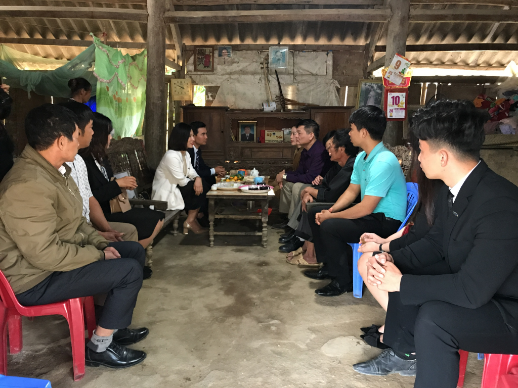 Đại diện Danko Group đến thăm gia đình ông Pai và tài trợ kinh phí xây nhà