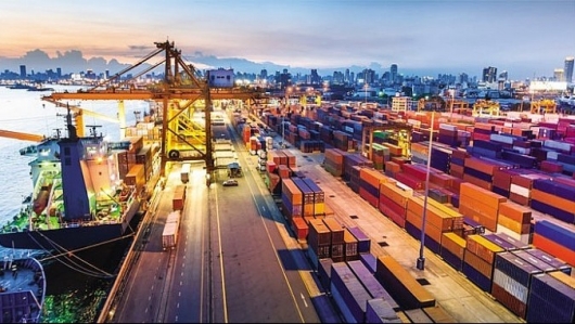 Việt Nam nhập siêu 2,7 tỷ USD trong nửa đầu tháng 5