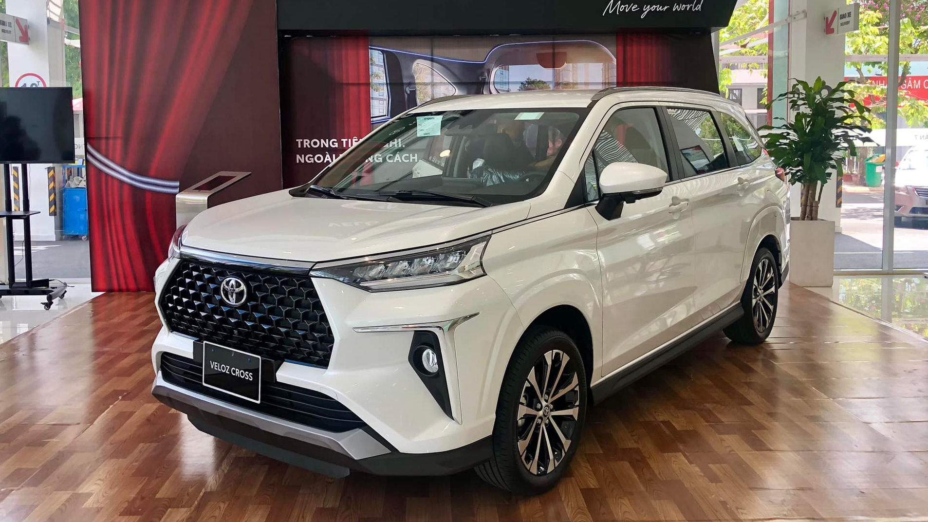 Toyota Việt Nam bán gần 2.200 chiếc chiếc Veloz Cross và Avanza Premio