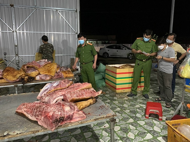 Lực lượng chức năng tỉnh Bình Thuận phát hiện hơn 1 tấn thịt lợn không rõ nguồn gốc tại cơ sở dịch vụ tiệc cưới