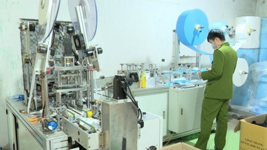 Quảng Bình: Phát hiện cơ sở sản xuất hàng nghìn khẩu trang y tế không phép