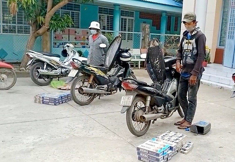 Hai đối tượng cùng phương tiện và tang vật