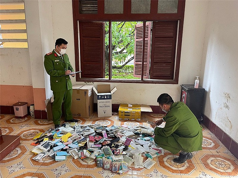 Lực lượng chức năng tạm giữ hơn 2.000 sản phẩm phụ kiện điện thoại không rõ nguồn gốc xuất xứ